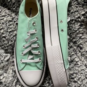 Platform Converse - Women’s Size 9